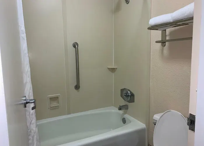 Garden Plaza Hotel 3*