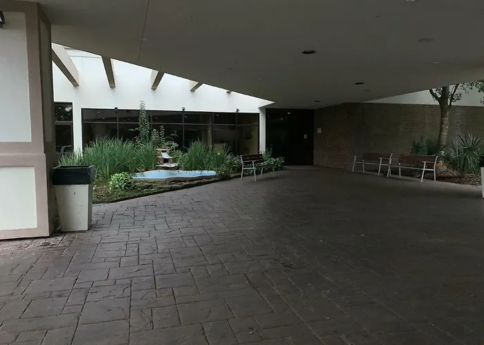 Garden Plaza Hotel Lafayette